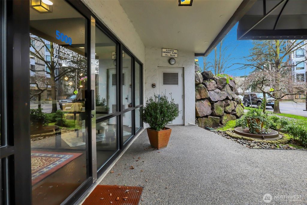 Photo of 5000 California Avenue SW #406, Seattle, WA 98136 (MLS # 2488295)