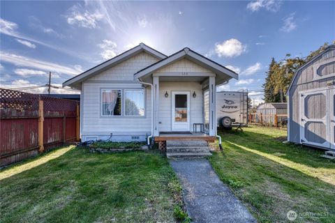 Photo of 126 W 4th Street, Port Angeles, WA 98362 (MLS # 2447697) Photo of 126 W 4th Street, Port Angeles, WA 98362 (MLS # 2447697)