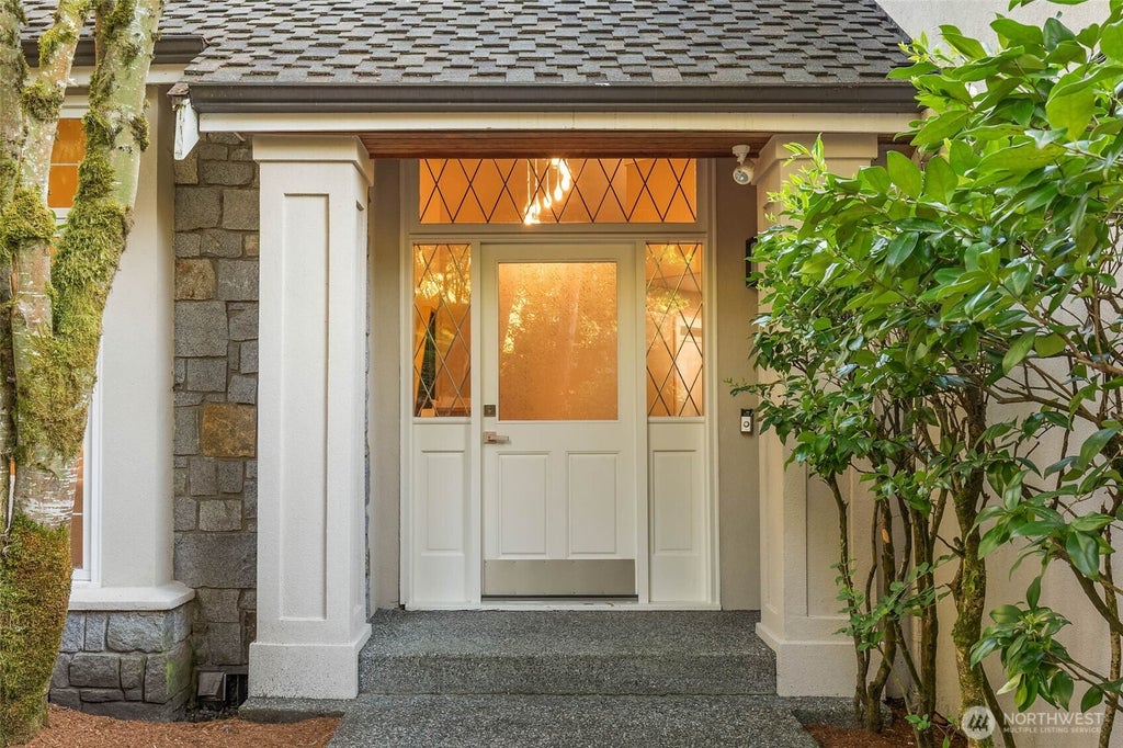 Photo of 19221 SE 25th Street, Sammamish, WA 98075 (MLS # 2575870)