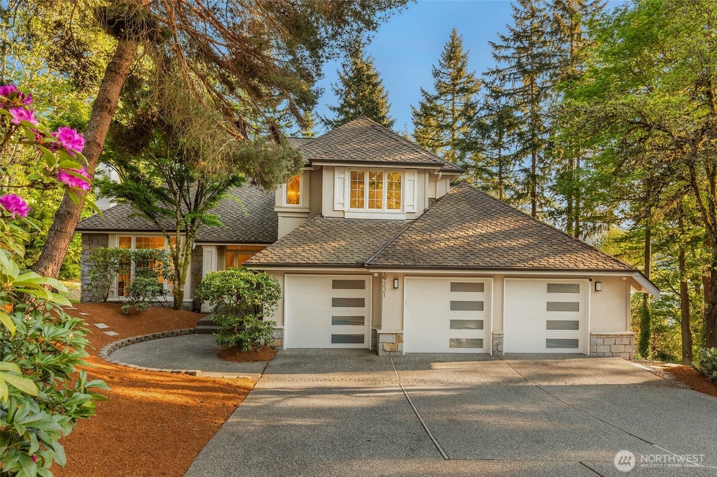 Photo of 19221 SE 25th Street, Sammamish, WA 98075 (MLS # 2575870)