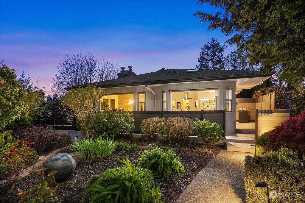 Photo of 11523 30th Place SW, Burien, WA 98146 (MLS # 2060910)