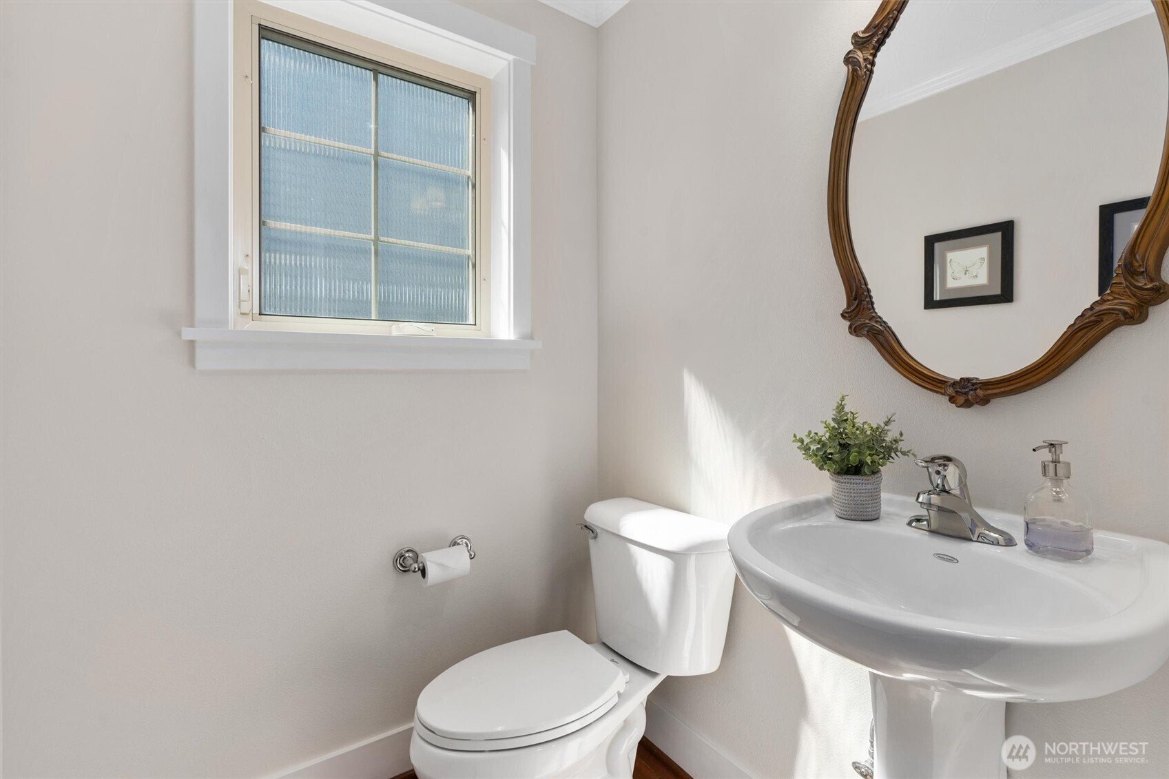 Seattle, Washington 98122, United States, 3 Bedrooms Bedrooms, ,4 BathroomsBathrooms,Residential,Pending,140152