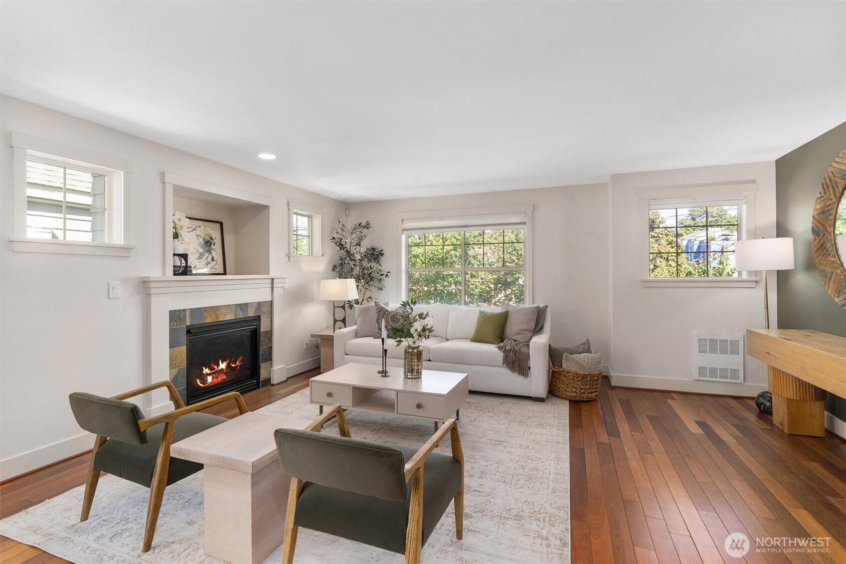 Seattle, Washington 98122, United States, 3 Bedrooms Bedrooms, ,4 BathroomsBathrooms,Residential,Pending,140152