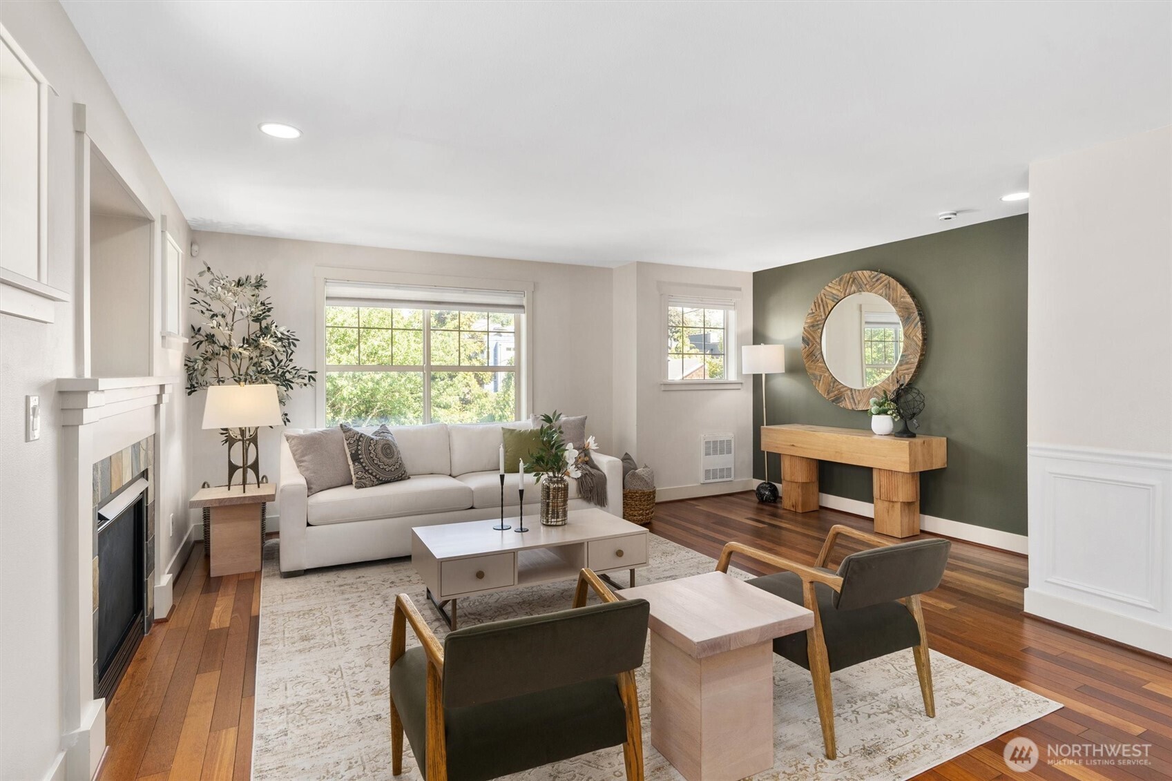 Seattle, Washington 98122, United States, 3 Bedrooms Bedrooms, ,4 BathroomsBathrooms,Residential,Pending,140152