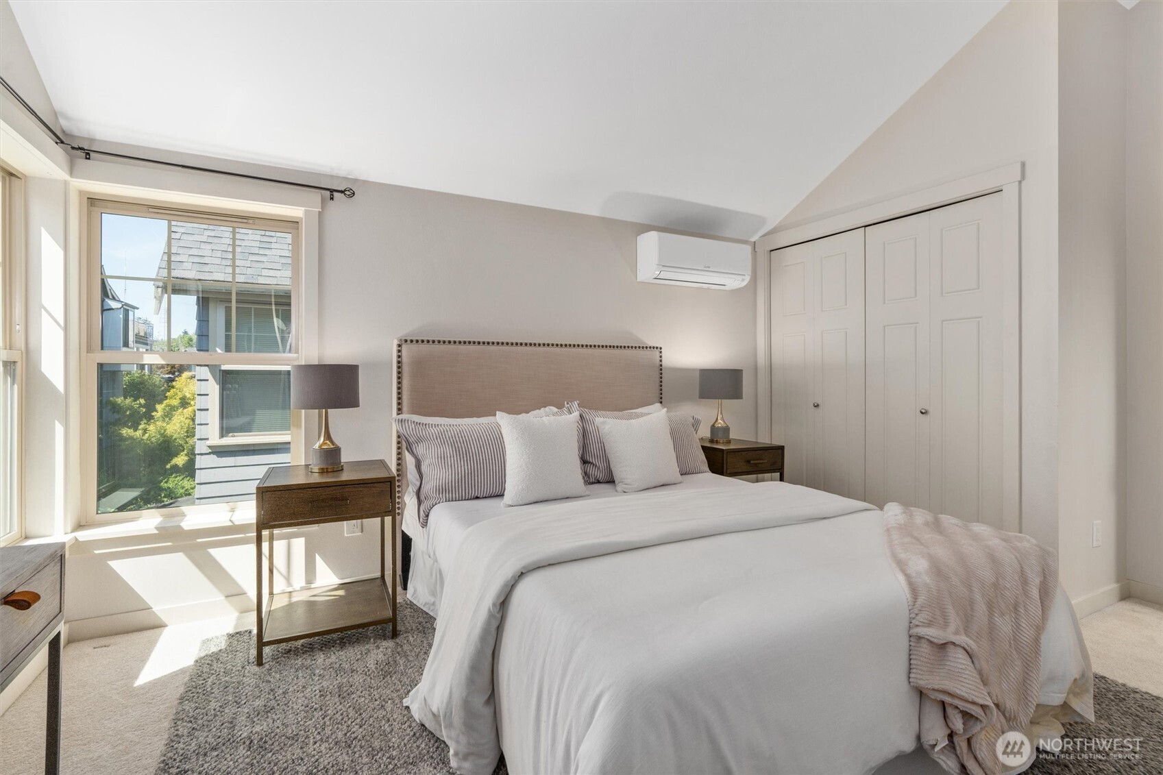 Seattle, Washington 98122, United States, 3 Bedrooms Bedrooms, ,4 BathroomsBathrooms,Residential,Pending,140152