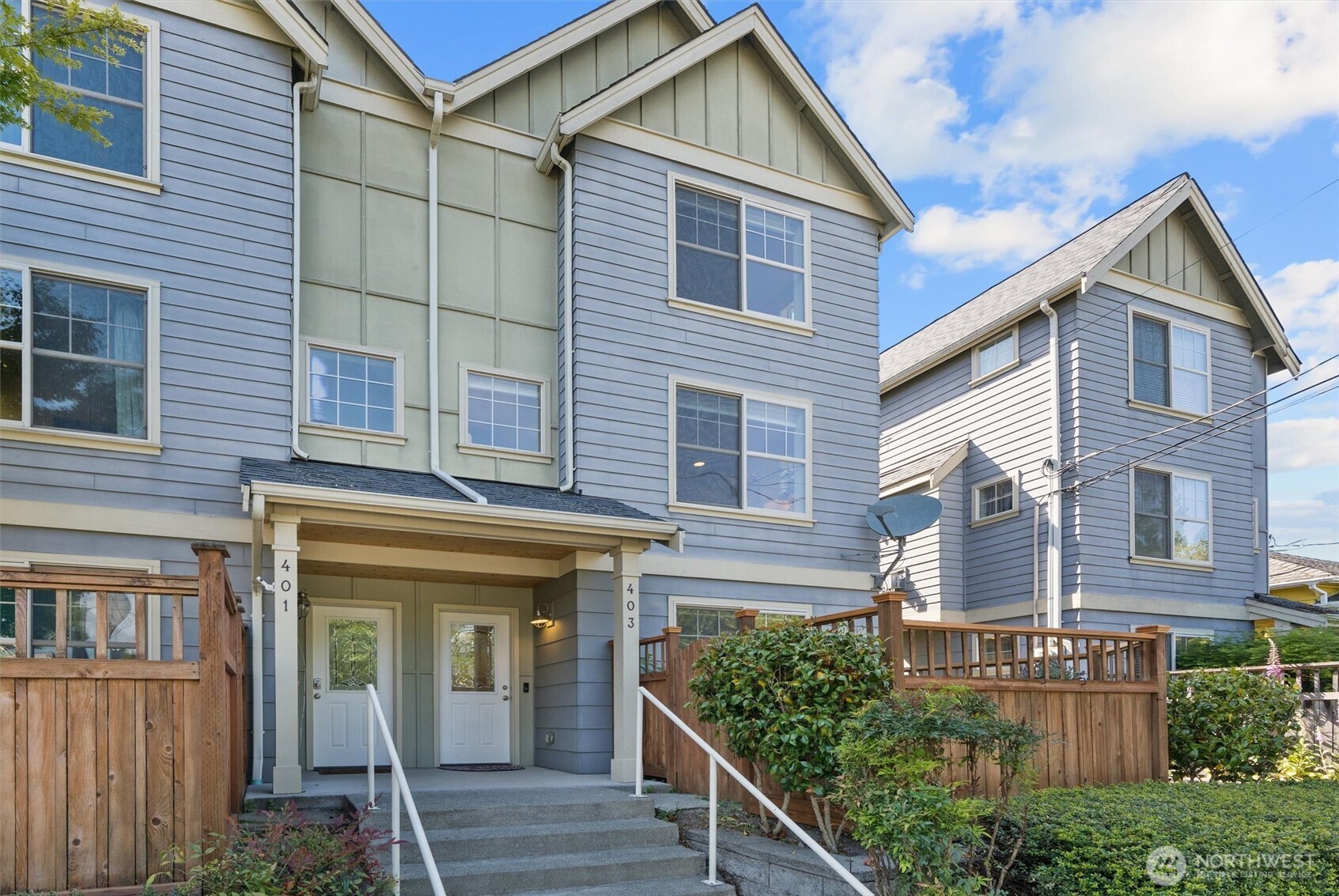 Seattle, Washington 98122, United States, 3 Bedrooms Bedrooms, ,4 BathroomsBathrooms,Residential,Pending,140152