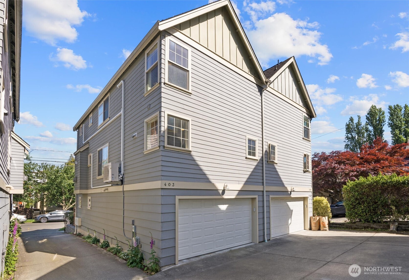 Seattle, Washington 98122, United States, 3 Bedrooms Bedrooms, ,4 BathroomsBathrooms,Residential,Pending,140152