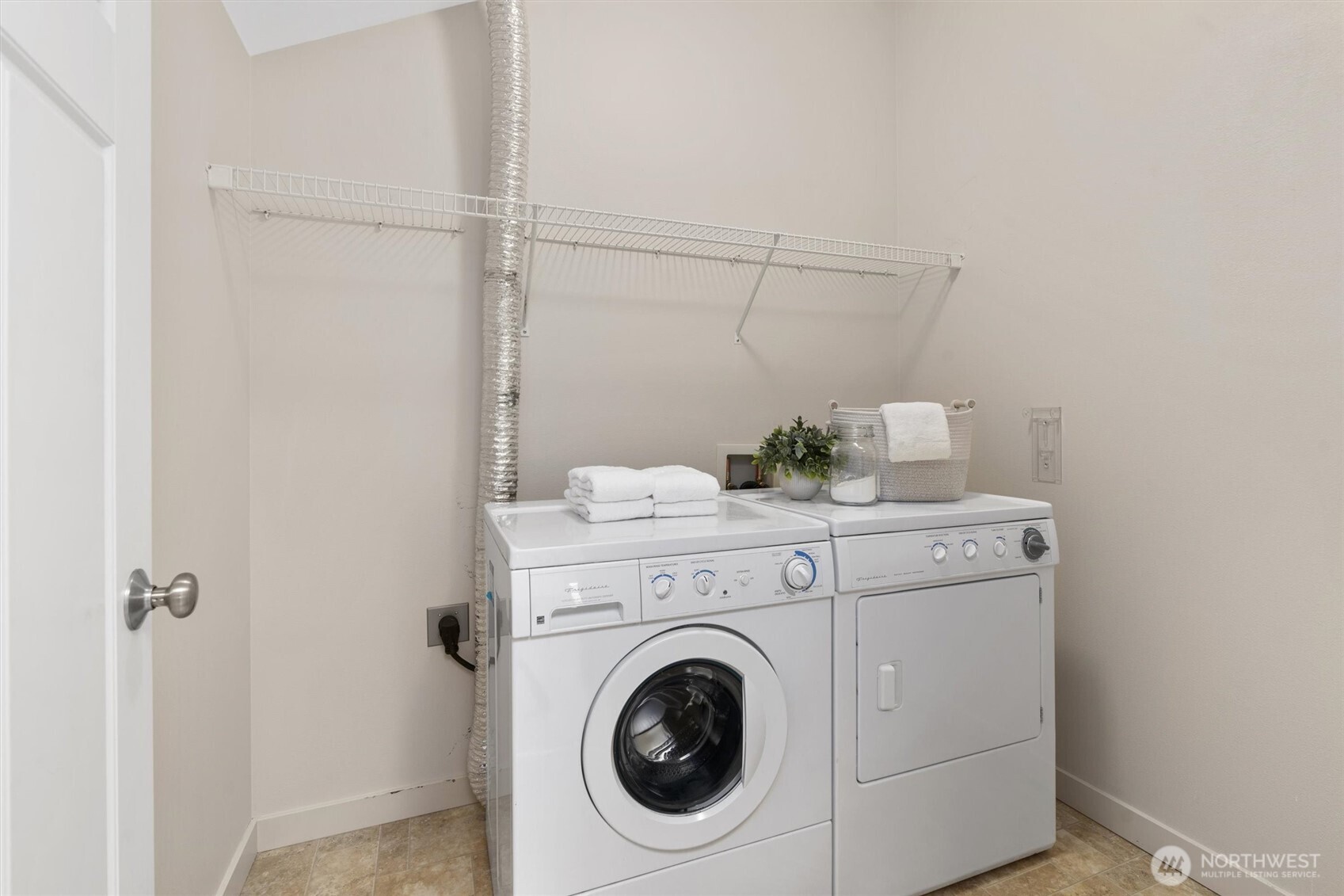 Seattle, Washington 98122, United States, 3 Bedrooms Bedrooms, ,4 BathroomsBathrooms,Residential,Pending,140152