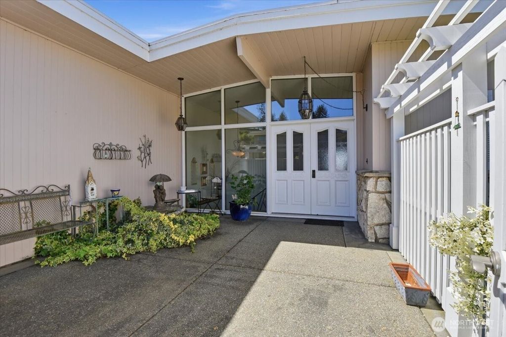 Photo of 911 12th Avenue N, Edmonds, WA 98020 (MLS # 2514745)