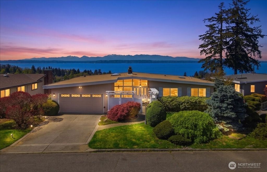 Photo of 911 12th Avenue N, Edmonds, WA 98020 (MLS # 2514745)