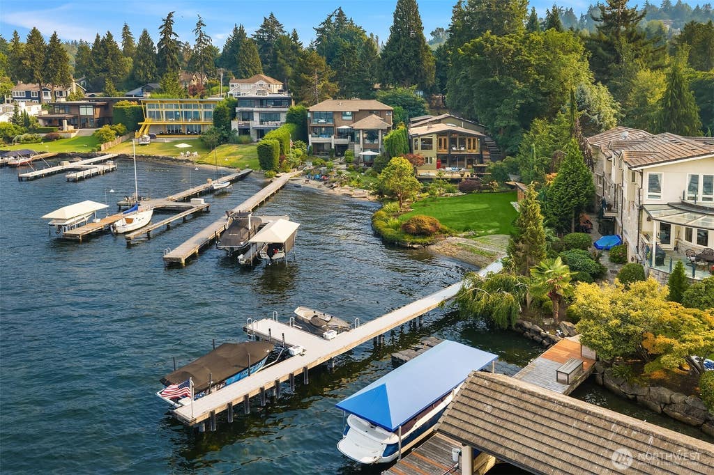 Photo of 9418 SE 33rd Street, Mercer Island, WA 98040 (MLS # 2565108)