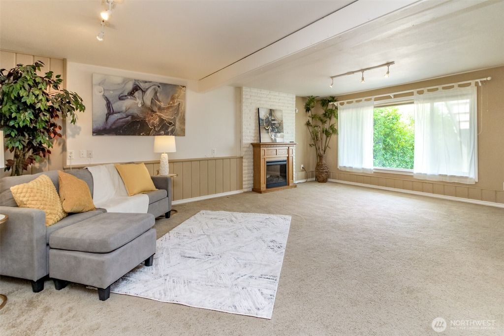 Photo of 9514 S 218th Street, Kent, WA 98031 (MLS # 2420615)