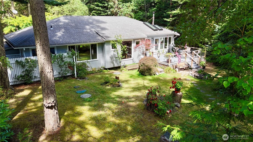 Photo of 142 Vista Way, Friday Harbor, WA 98250 (MLS # 2563805)