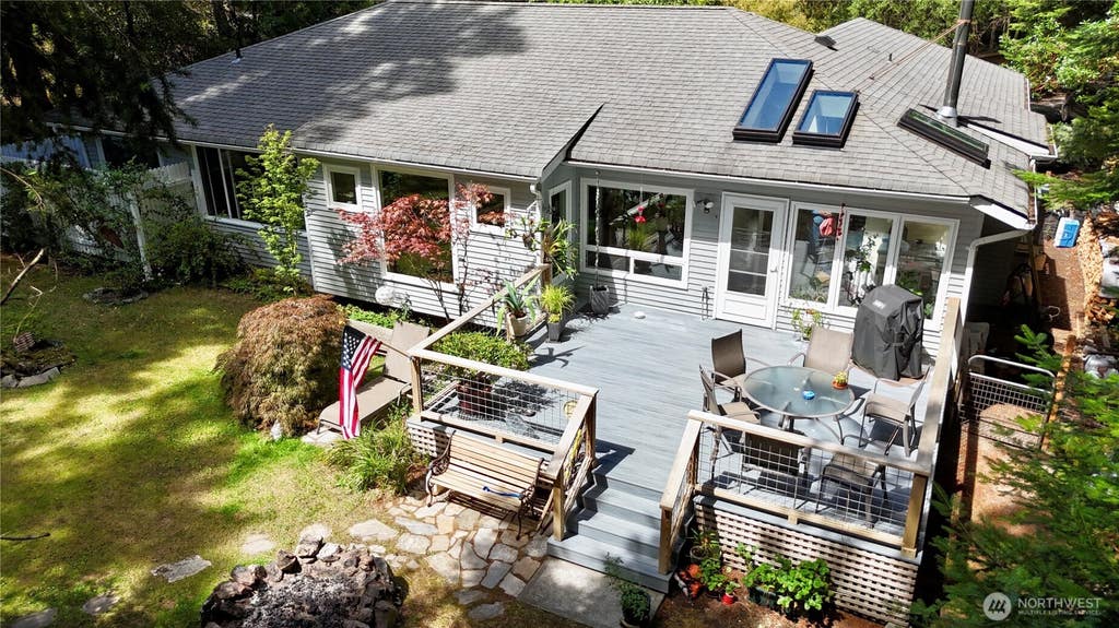 Photo of 142 Vista Way, Friday Harbor, WA 98250 (MLS # 2563805)