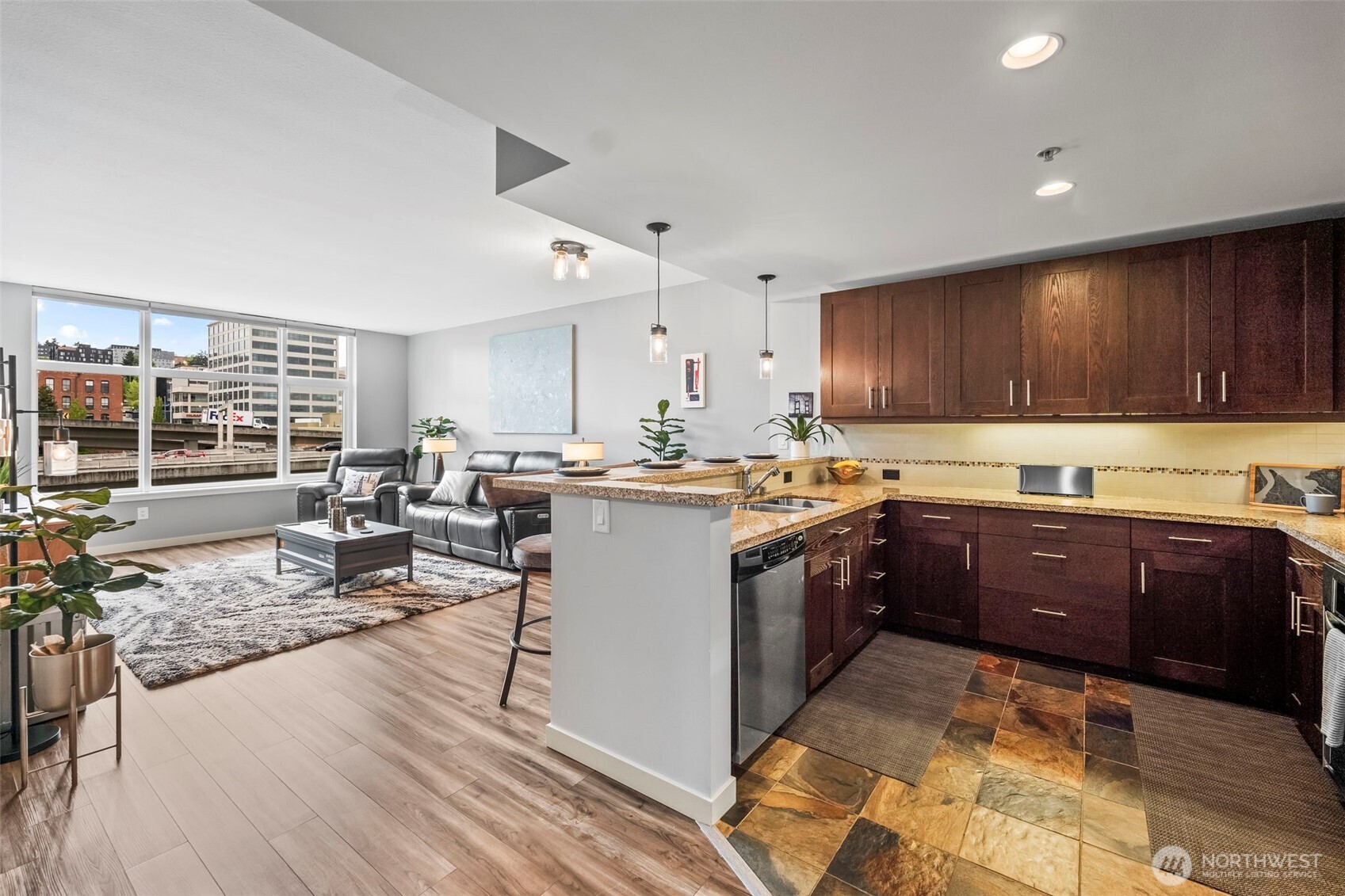 1515 Dock Street 609