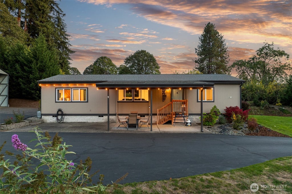 Photo of 144 Paradise Acres Road, Kalama, WA 98625 (MLS # 2586900)