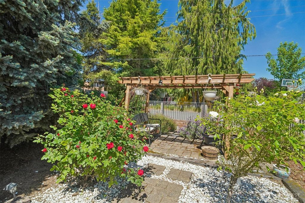 Photo of 26307 20th Avenue S, Des Moines, WA 98198 (MLS # 2529695)