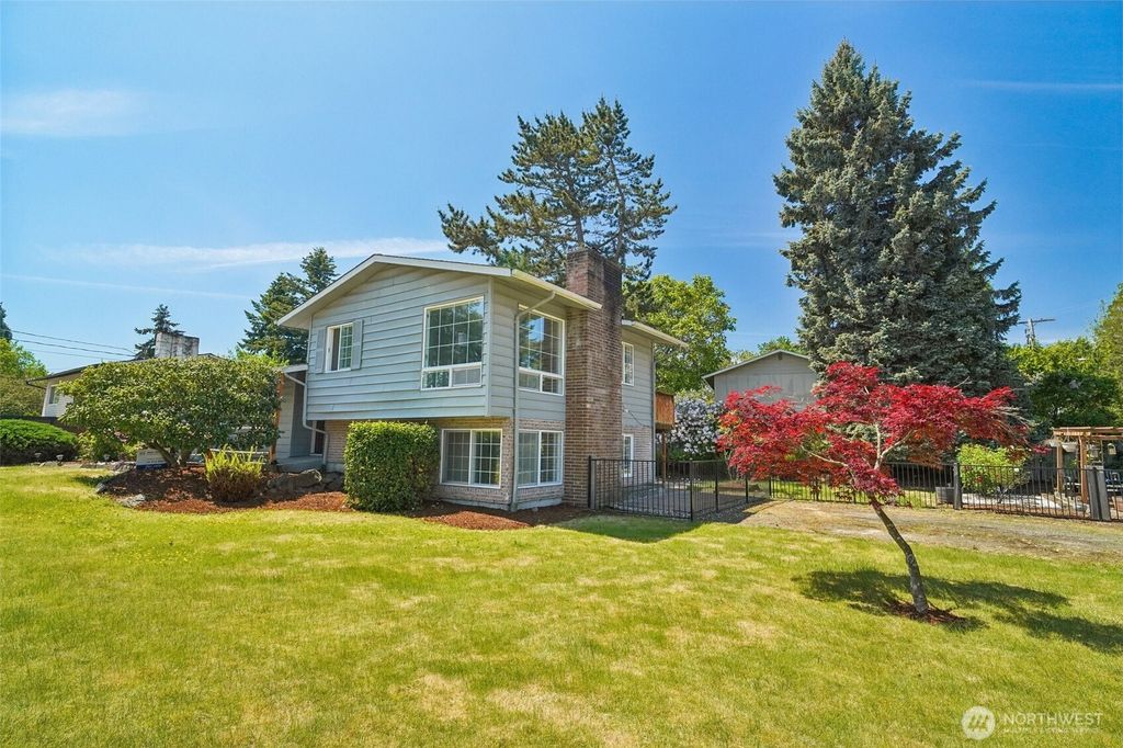 Photo of 26307 20th Avenue S, Des Moines, WA 98198 (MLS # 2529695)