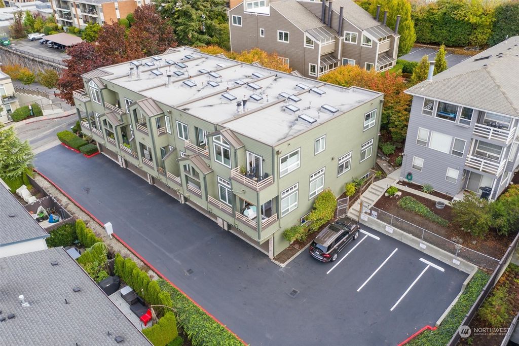 Photo of 335 2nd Avenue S #115, Kirkland, WA 98033 (MLS # 2008260)