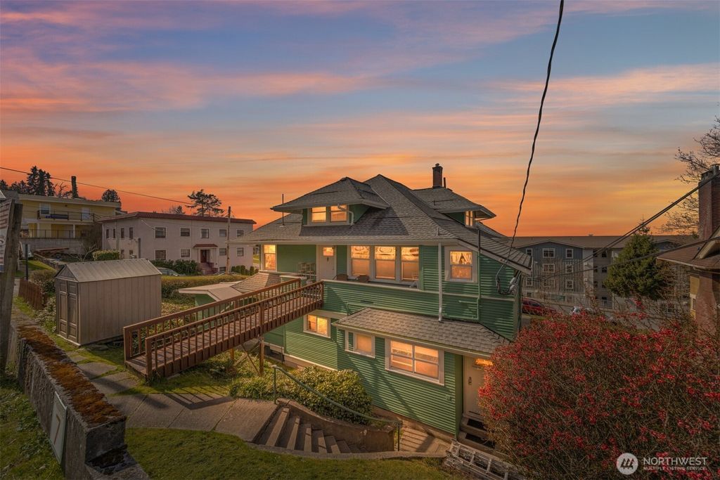 Photo of 900 N Garden St, Bellingham, WA 98225 (MLS # 2499728)