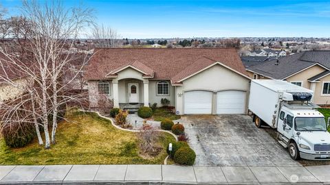 Photo of 950 S Garden Drive, Moses Lake, WA 98837 (MLS # 2471145)