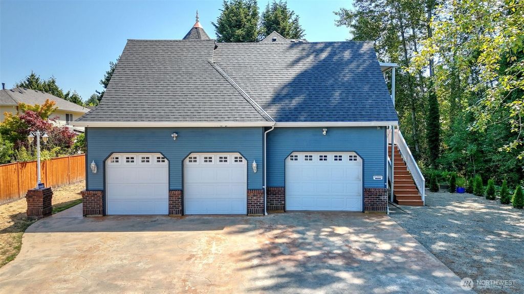 Photo of 748 Vashon Place NE, Renton, WA 98059 (MLS # 2412180)