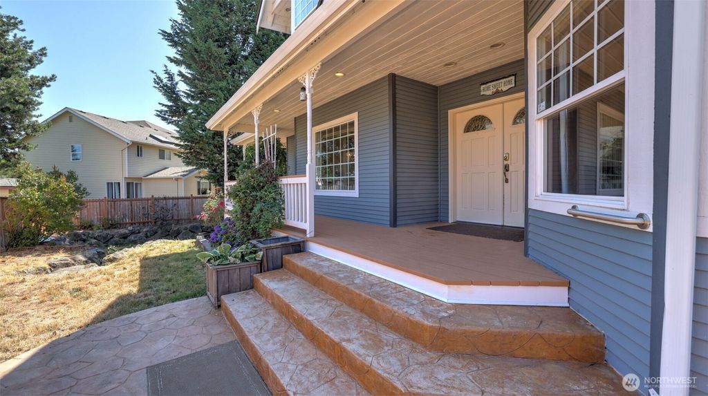 Photo of 748 Vashon Place NE, Renton, WA 98059 (MLS # 2412180)