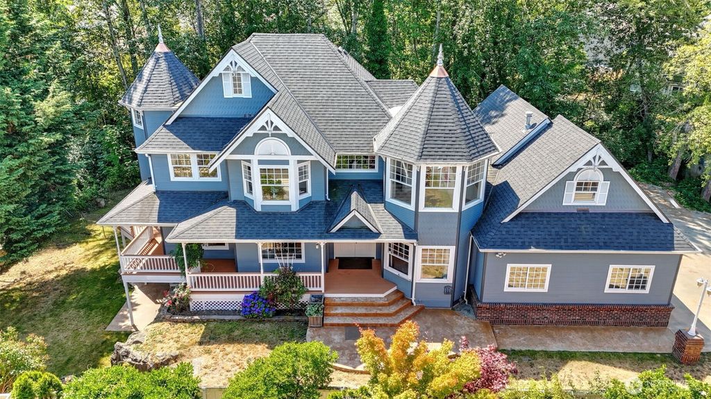Photo of 748 Vashon Place NE, Renton, WA 98059 (MLS # 2412180)