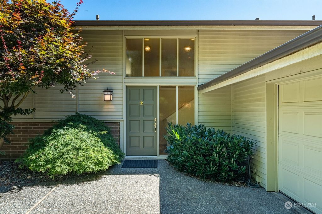 Photo of 3101 80th Avenue NE, Hunts Point, WA 98004 (MLS # 2267685)