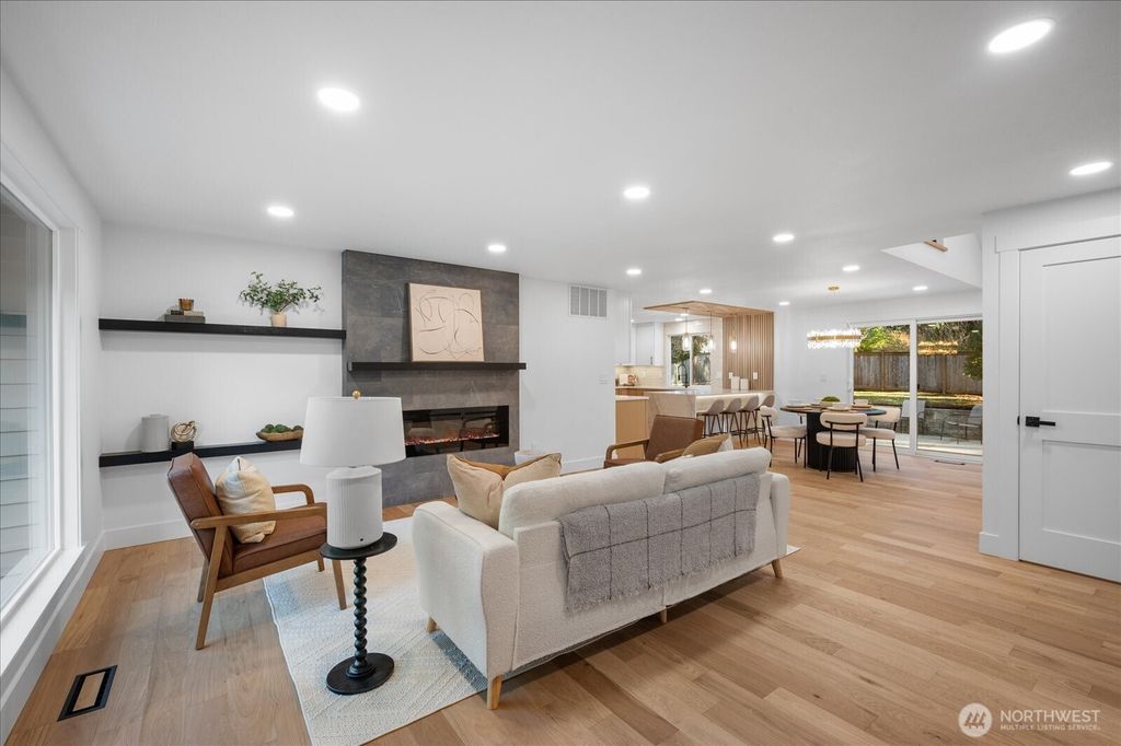 Photo of 14076 117th Avenue NE, Kirkland, WA 98034 (MLS # 2477081)