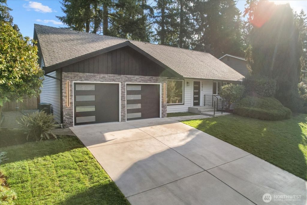 Photo of 14076 117th Avenue NE, Kirkland, WA 98034 (MLS # 2477081)