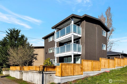 Photo of 1016 SW 152nd Street #B, Burien, WA 98166 (MLS # 2539844)