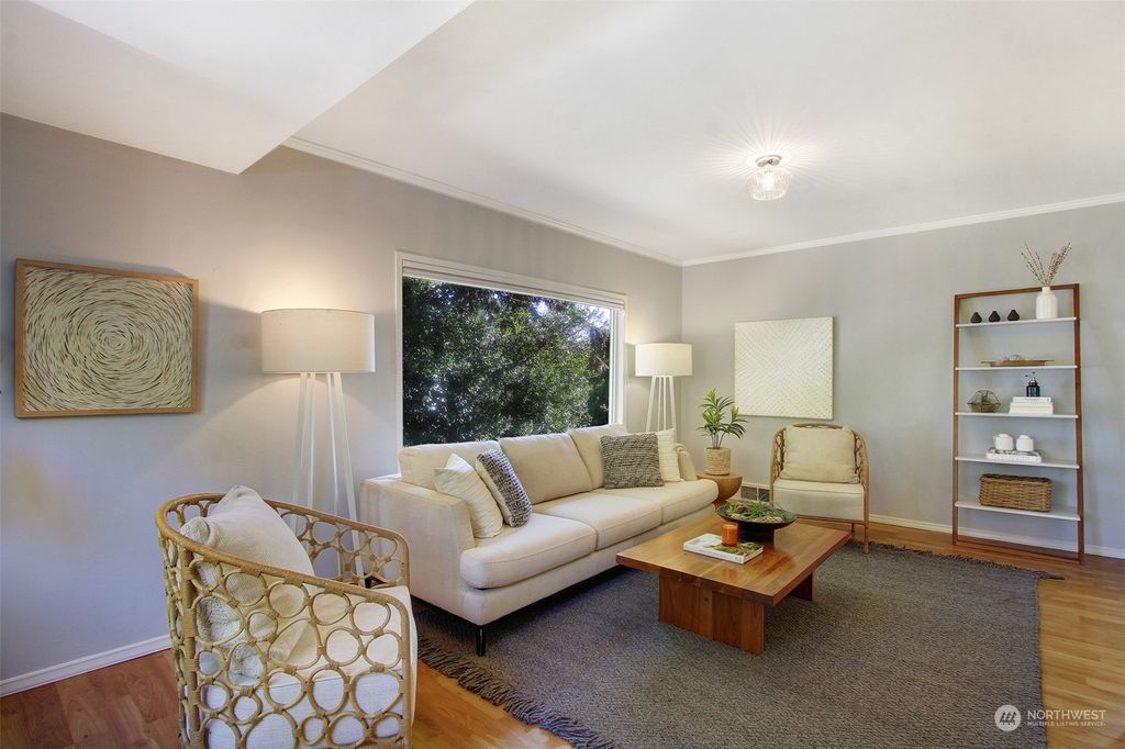 Photo of 915 N 109th Street, Seattle, WA 98133 (MLS # 2305517)