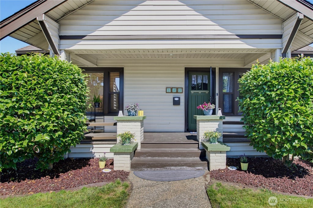 Photo of 130 H Street SE, Auburn, WA 98002 (MLS # 2549047)