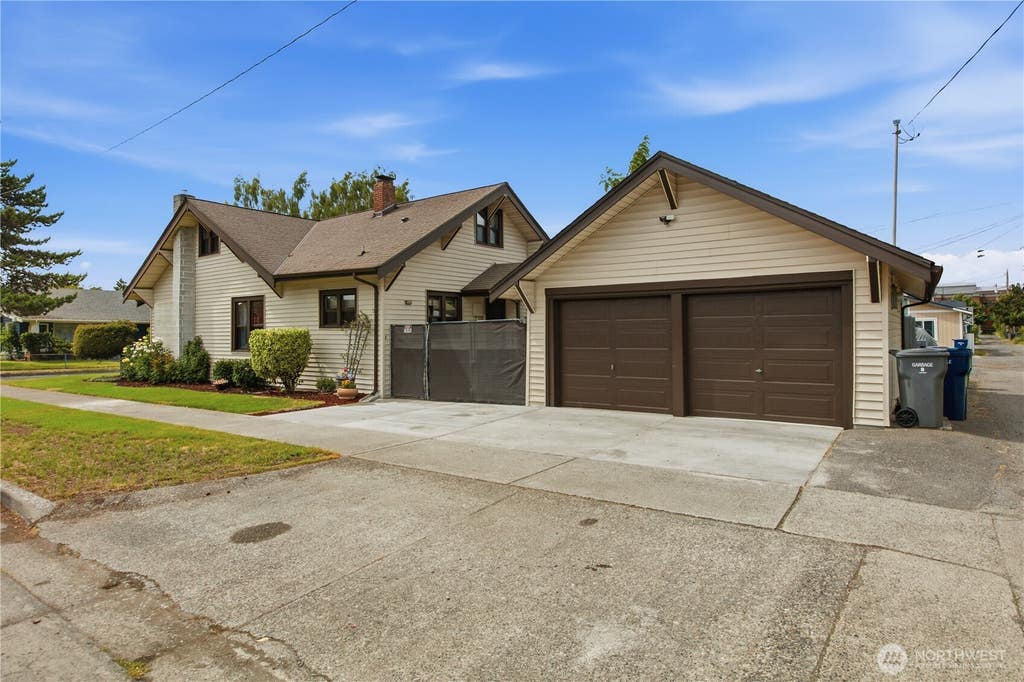 Photo of 130 H Street SE, Auburn, WA 98002 (MLS # 2549047)