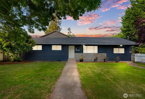 Photo of 8526 8th Avenue W #A, Everett, WA 98204 (MLS # 2442001)