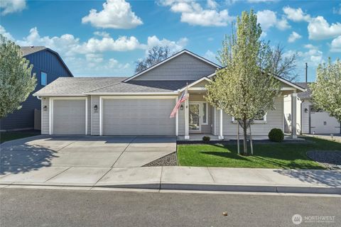 Photo of 1203 SW Julia Street, College Place, WA 99324 (MLS # 2485917)