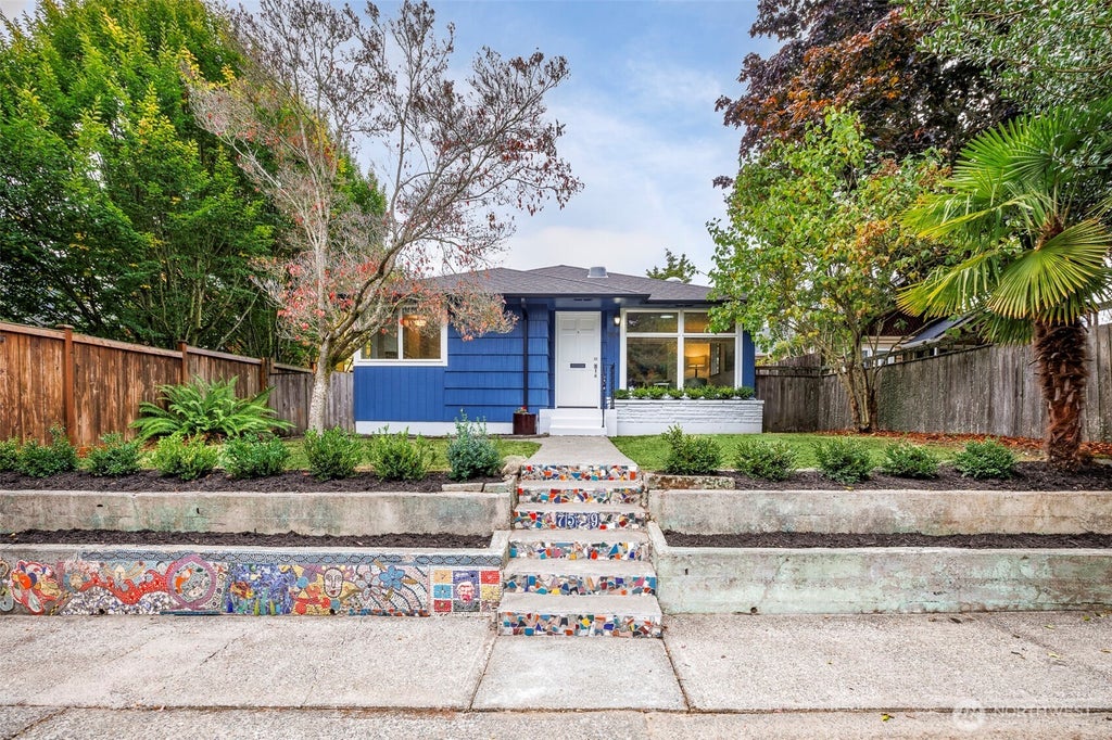 Photo of 7529 31st Avenue SW, Seattle, WA 98126 (MLS # 2591026)
