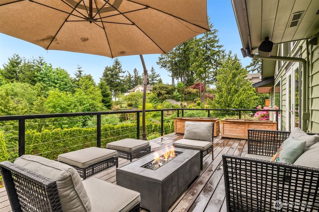 Photo of 9406 60th Avenue W, Mukilteo, WA 98275 (MLS # 2375897)