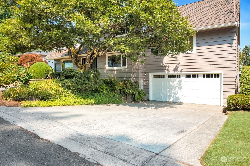 Photo of 11644 SE 49th Street, Bellevue, WA 98006 (MLS # 2277799)