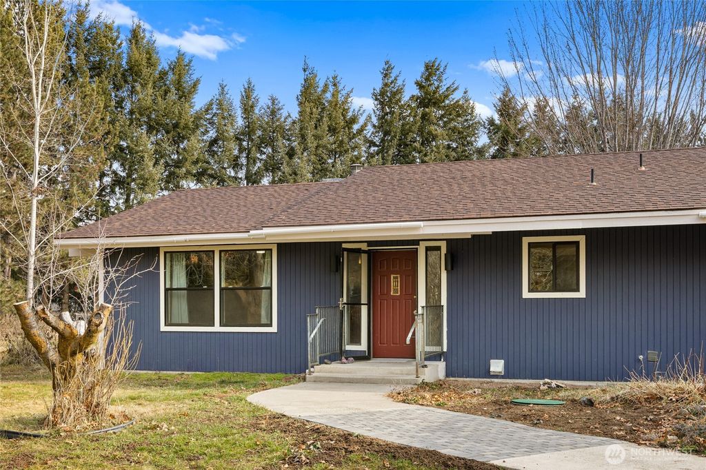 Photo of 2005 E 1st Avenue, Ellensburg, WA 98926 (MLS # 2477108)