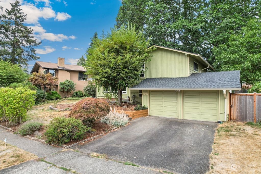 Photo of 1701 Anacortes Avenue NE, Renton, WA 98059 (MLS # 1998280)