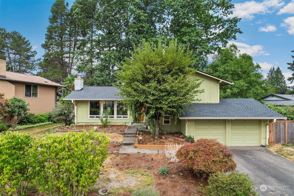 Photo of 1701 Anacortes Avenue NE, Renton, WA 98059 (MLS # 1998280)