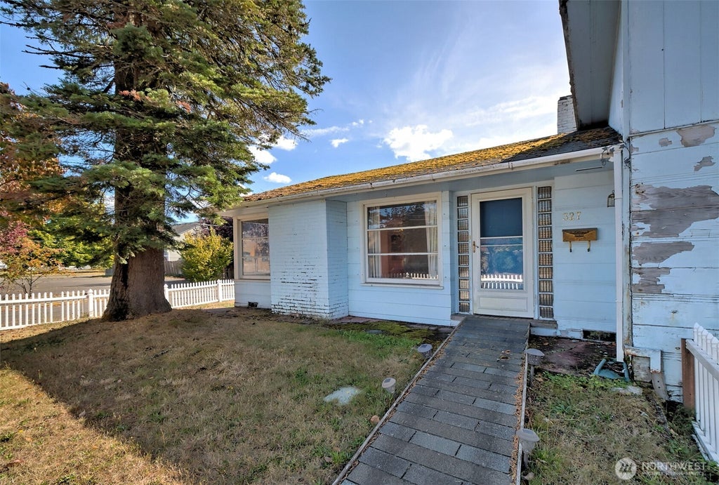 Photo of 327 W Grove Street, Shelton, WA 98584 (MLS # 2593006)