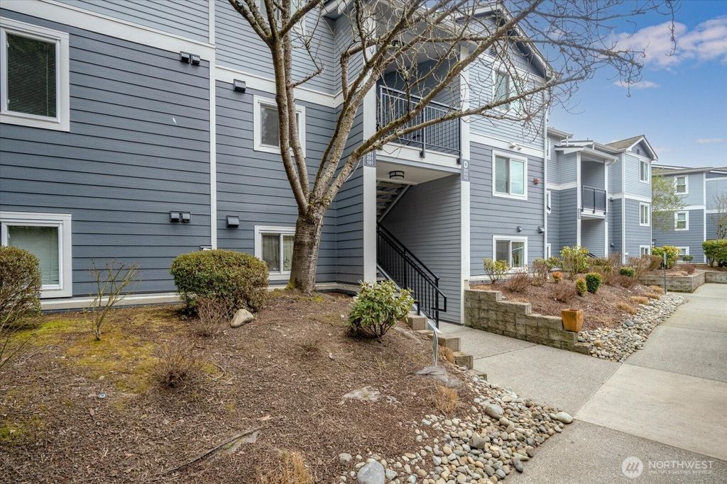 Photo of 250 NW Dogwood Street #D102, Issaquah, WA 98027 (MLS # 2333688)