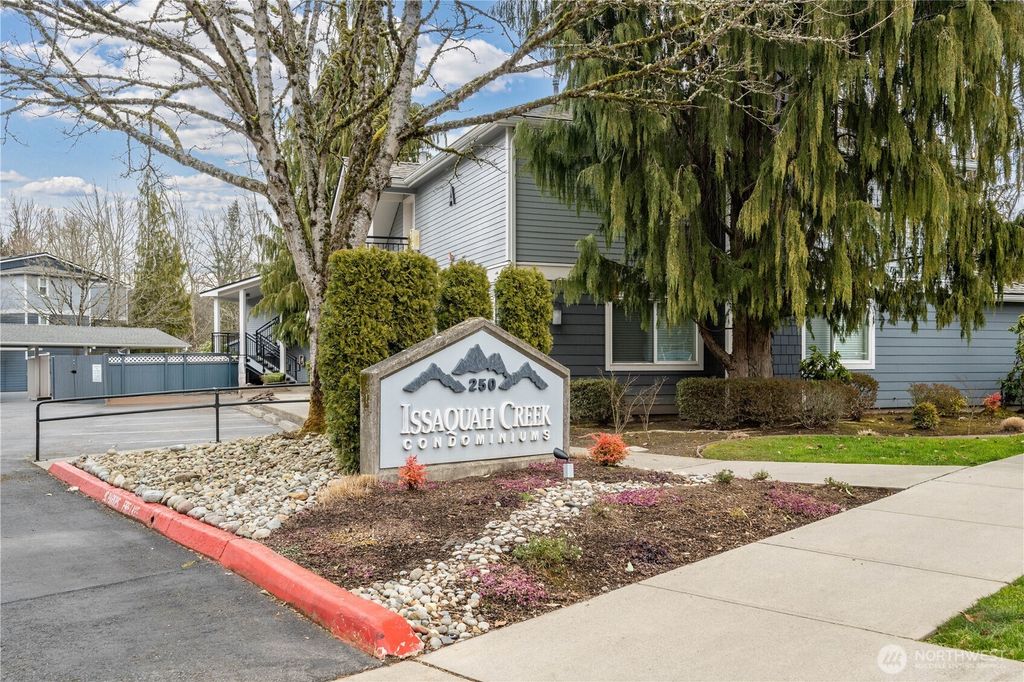 Photo of 250 NW Dogwood Street #D102, Issaquah, WA 98027 (MLS # 2333688)