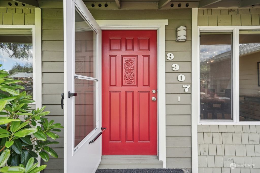 Photo of 9907 NE 204th Place, Bothell, WA 98011 (MLS # 2243936)