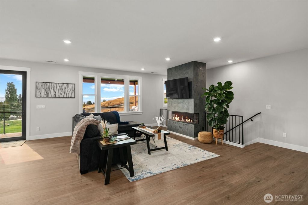 Photo of 838 Autumn Crest Drive, Wenatchee, WA 98801 (MLS # 2546470)