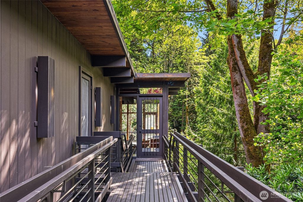 Photo of 4227 NE 94th Street, Seattle, WA 98115 (MLS # 2370536)