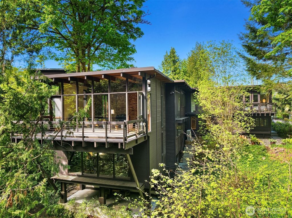 Photo of 4227 NE 94th Street, Seattle, WA 98115 (MLS # 2370536)